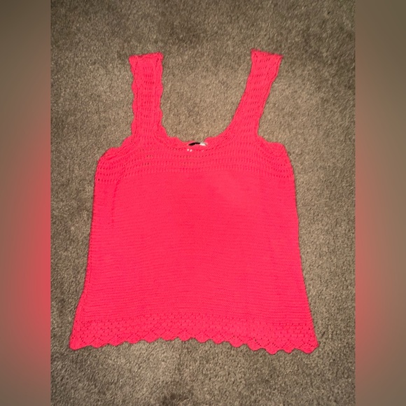 FREE ASSEMBLY CROCHET TANK TOP - SiZE SMALL - Picture 4 of 7